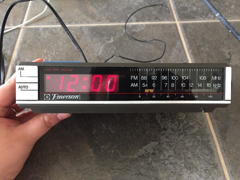Vtg Emerson RED5510A AM FM Digital Alarm Clock Radio W/ Battery Back Up WORKS